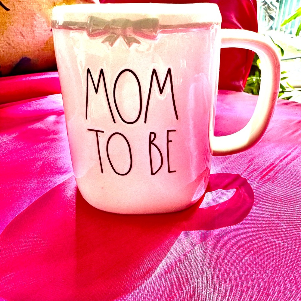Rae Dunn. “MOM TO BE” coffee mug.